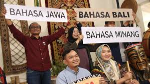 Keunikan Bahasa Daerah di Indonesia dalam beragam papan nama budaya lokal