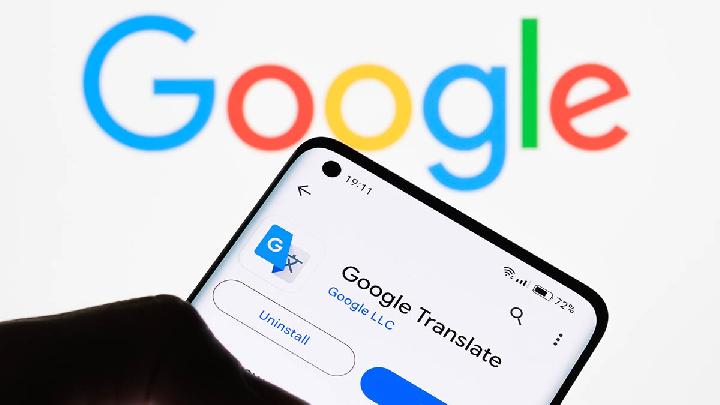 Tampilan fitur latihan bahasa di aplikasi Google Translate yang membantu pengguna berlatih berbicara dengan AI secara interaktif.