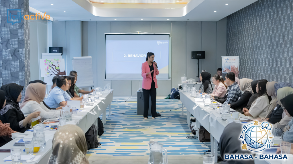 Strategi Small Talk yang Efektif untuk Networking Profesional: Seni Membuka Pintu Relasi